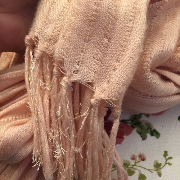 Light pink scarf - Picture 3 of 3